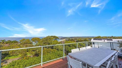 Killcare Heights House | 'Headlands at Killcare' by HolidayCo