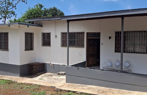 Stewart Town House | Healing 3-bed Retreat - Sleeps 3, Hot Tub & Pool