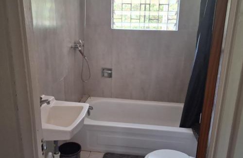 Stewart Town House | Healing 3-Bed Retreat - Sleeps 3 Hot Tub & Pool