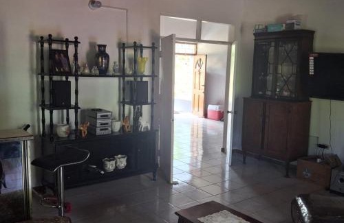Stewart Town House | Healing 3-Bed Retreat - Sleeps 3 Hot Tub & Pool