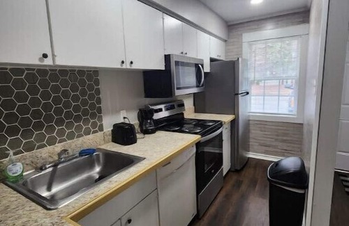 Bryant Apartment | Heart of Bryant apartment F