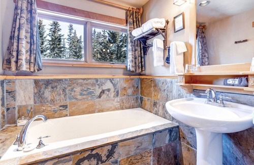 Town Centre Hotel | Heart of Canmore- Private Romantic Suite-2 Guests