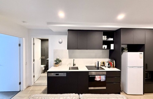 Reid Apartment | Heart of CBD Stylish 2BR Apt-Quiet-pool-view-BBQ