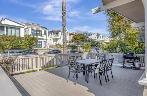 Corona del Mar House | Heart of Corona Del Mar 10 minute walk to beach steps to downtown