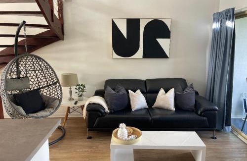 Maroochydore Apartment | HEART OF Cotton Tree, Maroochydore BEACH & RIVER