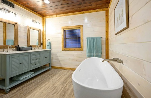 Broken Bow House | Heart of Hochatown - Newly Remodeled!