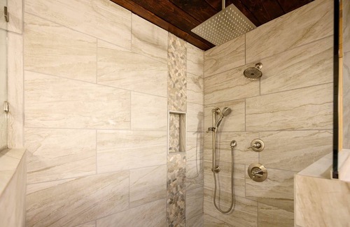 Broken Bow House | Heart of Hochatown - Newly Remodeled!