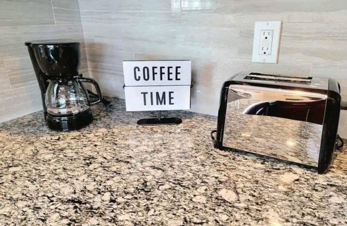 Riverside Terrace House | Heart of HTX | Downtown Stay
