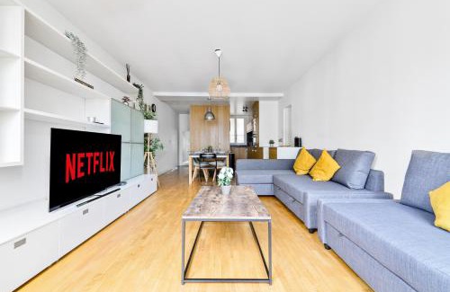 Quartier du Mail Apartment | Heart of Paris-2BR-8P-Musee du Louvre 4 Free Netflix