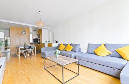 Quartier du Mail Apartment | Heart of Paris-2BR-8P-Musee du Louvre 4 Free Netflix