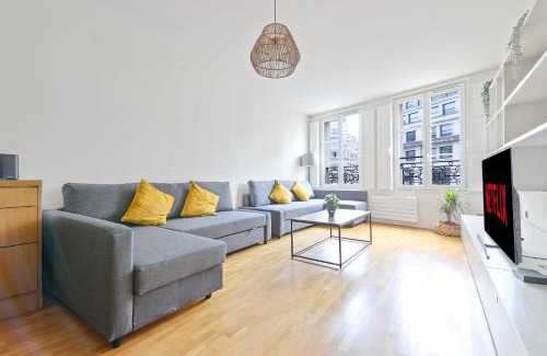 Quartier du Mail Apartment | Heart of Paris-2BR-8P-Musee du Louvre 4 Free Netflix