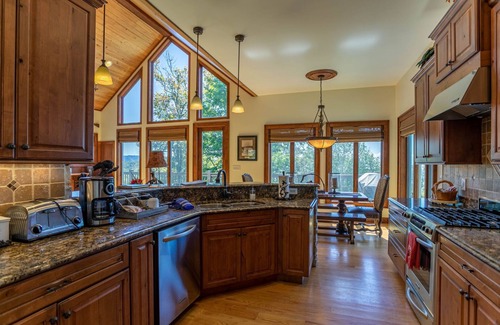 Sugar Mountain House | Heart Rock Lodge Elevation above 5200, Views, Trails, Hot Tub