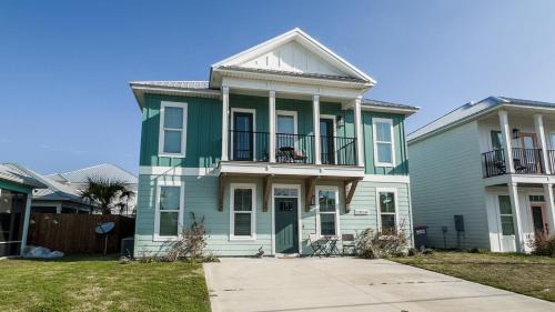 Sunnyside House | Heated & Cooled Pool! Sleeps 16 with Game Room! Close to Pier Park, Beaches & 30A!