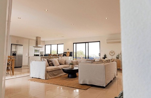 St Helens House | Heated magnesium pool, MTB, family & dog friendly