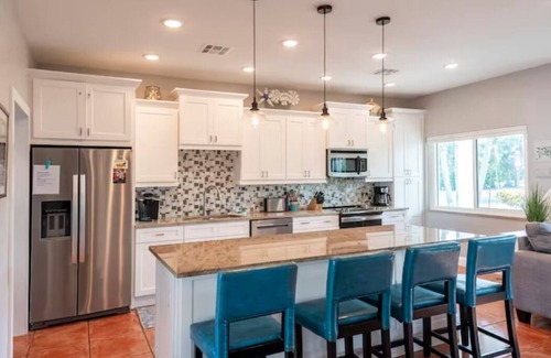 Bay Esplanade House | Heated Pool, 3 blocks to beach, family friendly, quiet neighborhood, gas grill