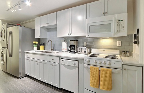 Historic District - North Apartment | Heated Pool Access | 5*Clean | Flex Cancelation