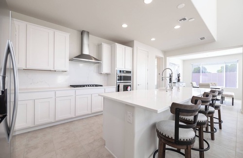 Pendergast West Estates House | Heated pool and fire pit a mile walk to Super Bowl LVII