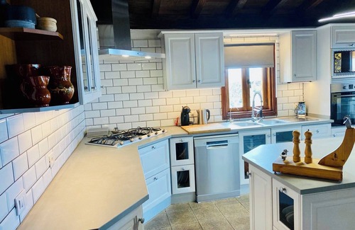 Granadilla de Abona Villa | Heated Pool HotTub Bar/Games Room Gym New Outdoor Kitchen 6 Bed 6 Ensuites WiFi