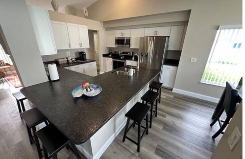 Berkeley Manor House | HEATED POOL Manatee Oasis Weeki Wachee Family Fun Pool Home