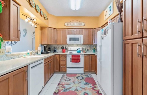 St. Augustine Beach Condo | Heated Pool, Walk a block to the Beach, Pier & Res
