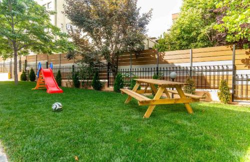 Kalamaria Villa | Heated Pool Villa in Thessaloniki - Urban Oasis