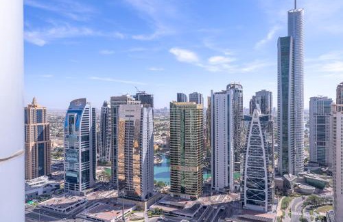 Dubai Marina Apartment | Heaven Crest Vacation Homes Dubai Marina - 4 Bedroom Suite with Marina View near JBR Beach, Free Parking, Wi-Fi, Gym and Pool
