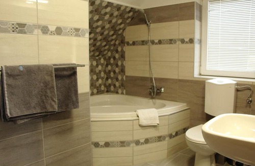 Sotony Bed & Breakfast | Hegylánc Fogadó