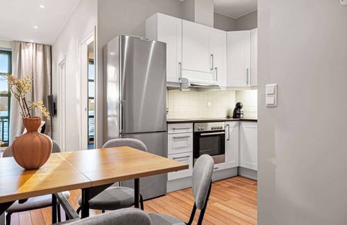 Sandviken Apartment | Heimby Homes - Balcony above the sea!