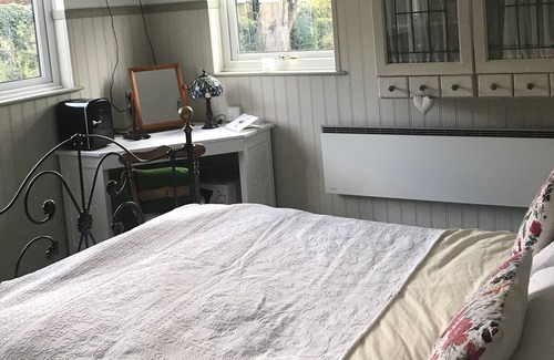 Otford House | Helen’s cottage located in a beautiful Kentish garden retreat