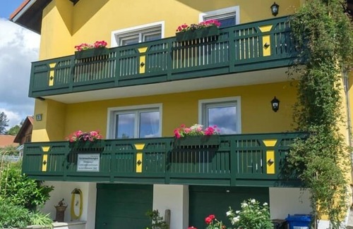 Waldmuenchen Apartment | Helle Ferienwohnung (100m2) mit Garten & Sauna im Haus