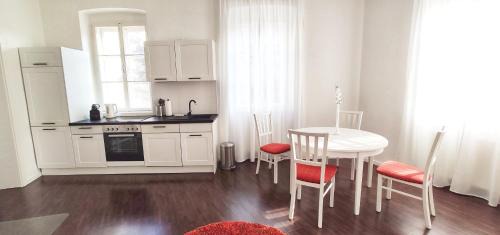 Liesing Apartment | Helle Zweiraumwohnung in Wohngebiet