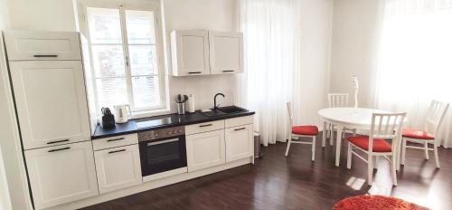 Liesing Apartment | Helle Zweiraumwohnung in Wohngebiet