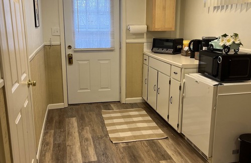 Smithfield Apartment | Hello Travelers!This Studio is available and taking reservations through October