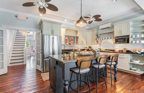 Key West Historic District Condo | HEMINGWAY SUITE @ Inn on Fleming~ADULTS ONLY 2nd Lvl King Shared Heated Pool