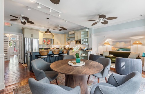 Key West Historic District Condo | HEMINGWAY SUITE @ Inn on Fleming~ADULTS ONLY 2nd Lvl King Shared Heated Pool