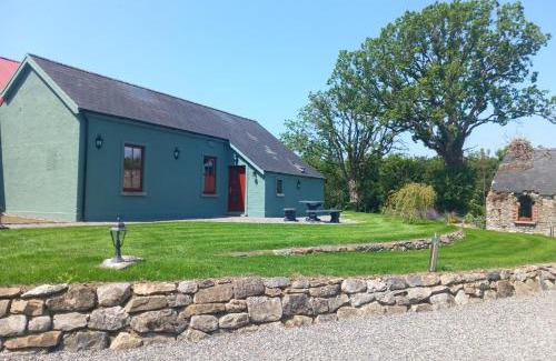 Tullaroan House | Hemma Grove - A Songbird haven
