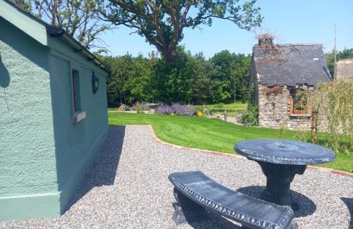 Tullaroan House | Hemma Grove - A Songbird haven
