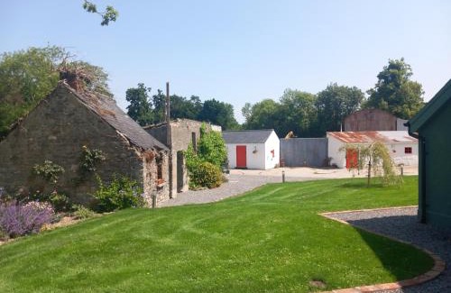 Tullaroan House | Hemma Grove - A Songbird haven