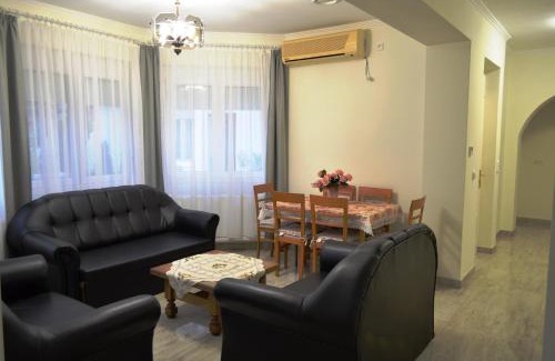 Hajduszoboszlo House | Henrietta - Violetta Apartman