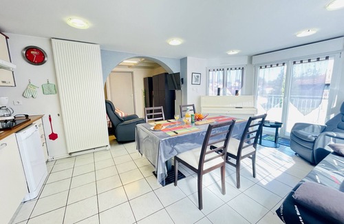 Forges-les-Bains Apartment | Henry 4: Charming apartment with terrace (and parking)