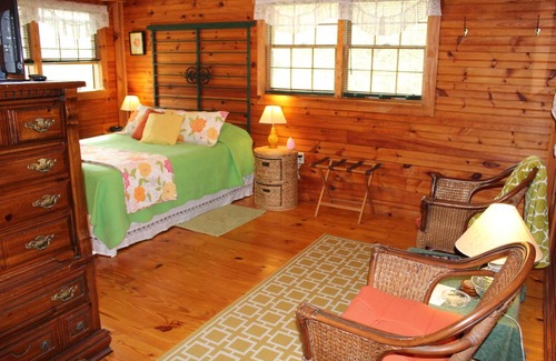 Hiawassee Bed & Breakfast | Henson Cove Place B&B with Cabin