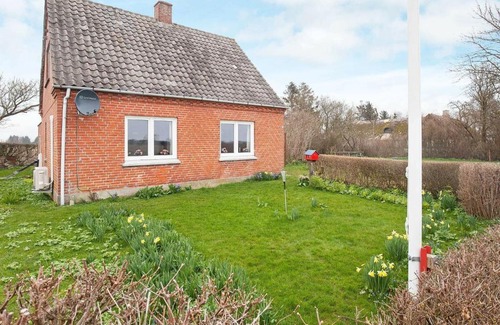 Rodby House | Heritage Holiday Home in R dby with Terrace