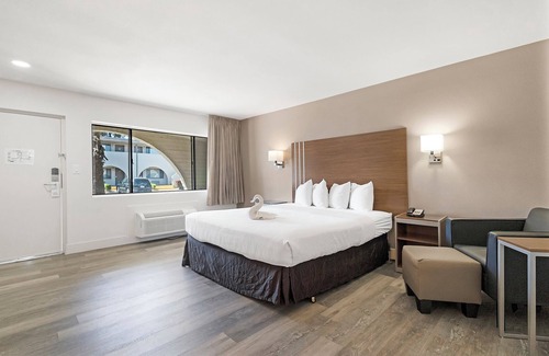 Folsom Road Hotel | Heritage Inn Express Roseville