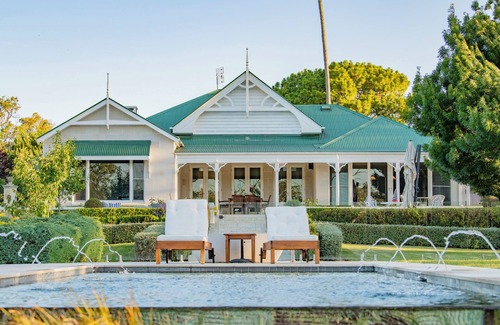 Dalveen House | Heritage List Homestead - 6 Star Accomodation for Large Groups