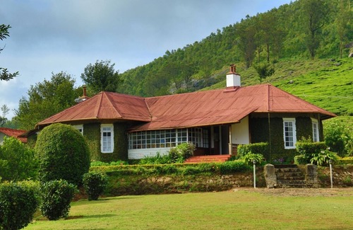 Devikolam House | Heritage stay at Manale Tea Bungalow in Munnar