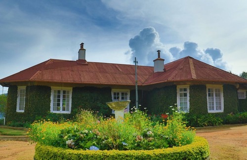 Devikolam House | Heritage stay at Manale Tea Bungalow in Munnar