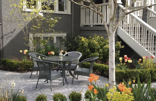 Kitsilano Apartment | Heritage suite in central Kitsilano close to everything