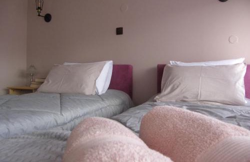 Lamia House | Herme's Hut