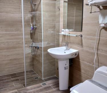 Wuqi District Hotel | Hermit Crab B&B