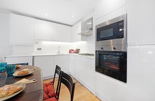 Harringay Apartment | Hermitage Road Apartment by MoreThanStays | Garden